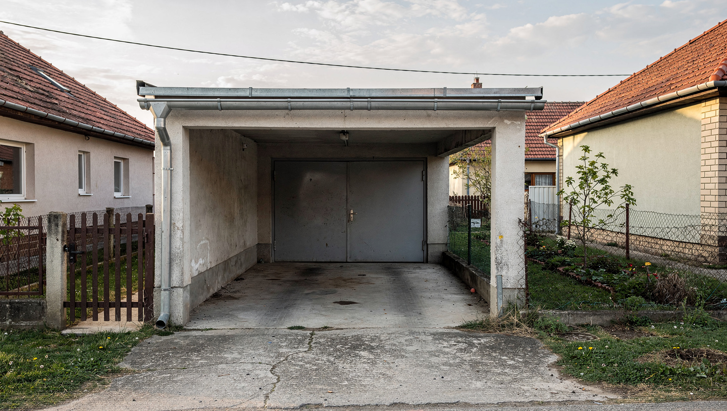 Zárt garázs eladó — Baja — Baja