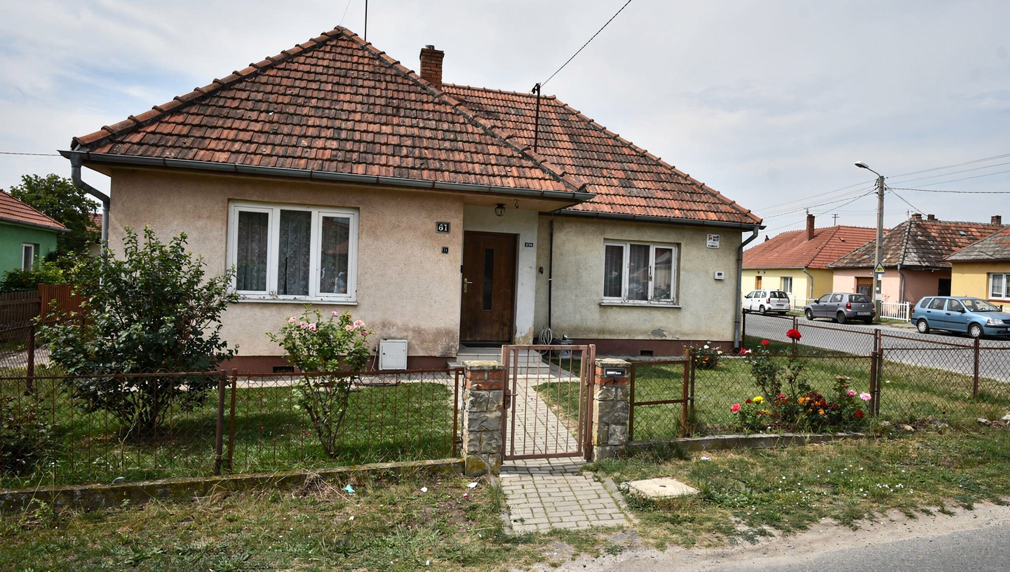 Felújított ház új nyílászárókkal, Békéscsaba — Békéscsaba