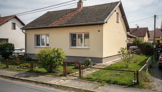 Eladó családi ház Onga közelében — Onga