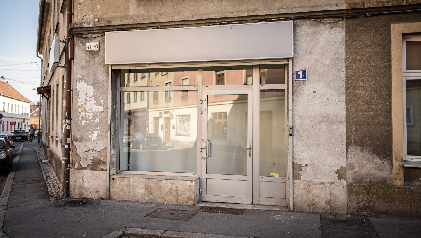 Beépített üzlet eladó — Győr — Győr