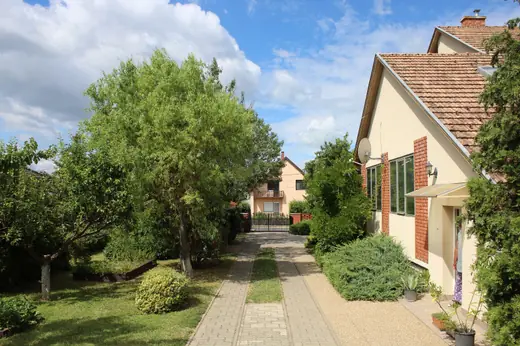 Eladó ház · Kőröshegy — Kőröshegy