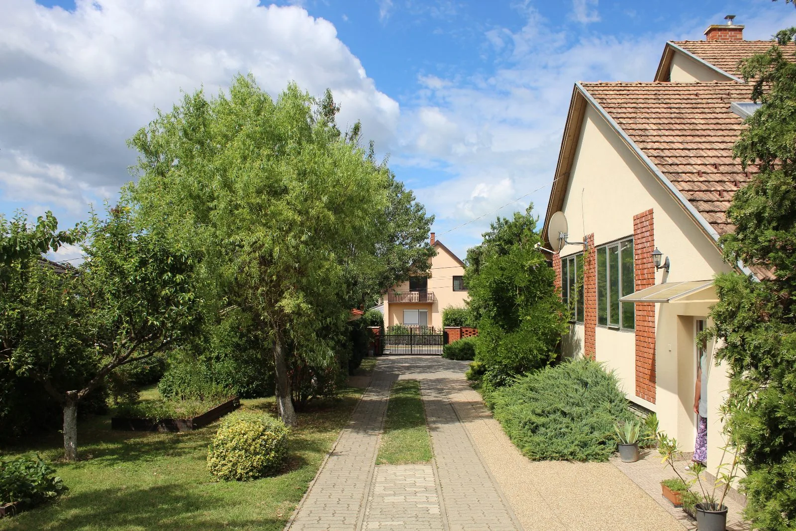 Eladó ház · Kőröshegy — Kőröshegy